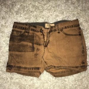 Mid-waist Shorts (leathery material)